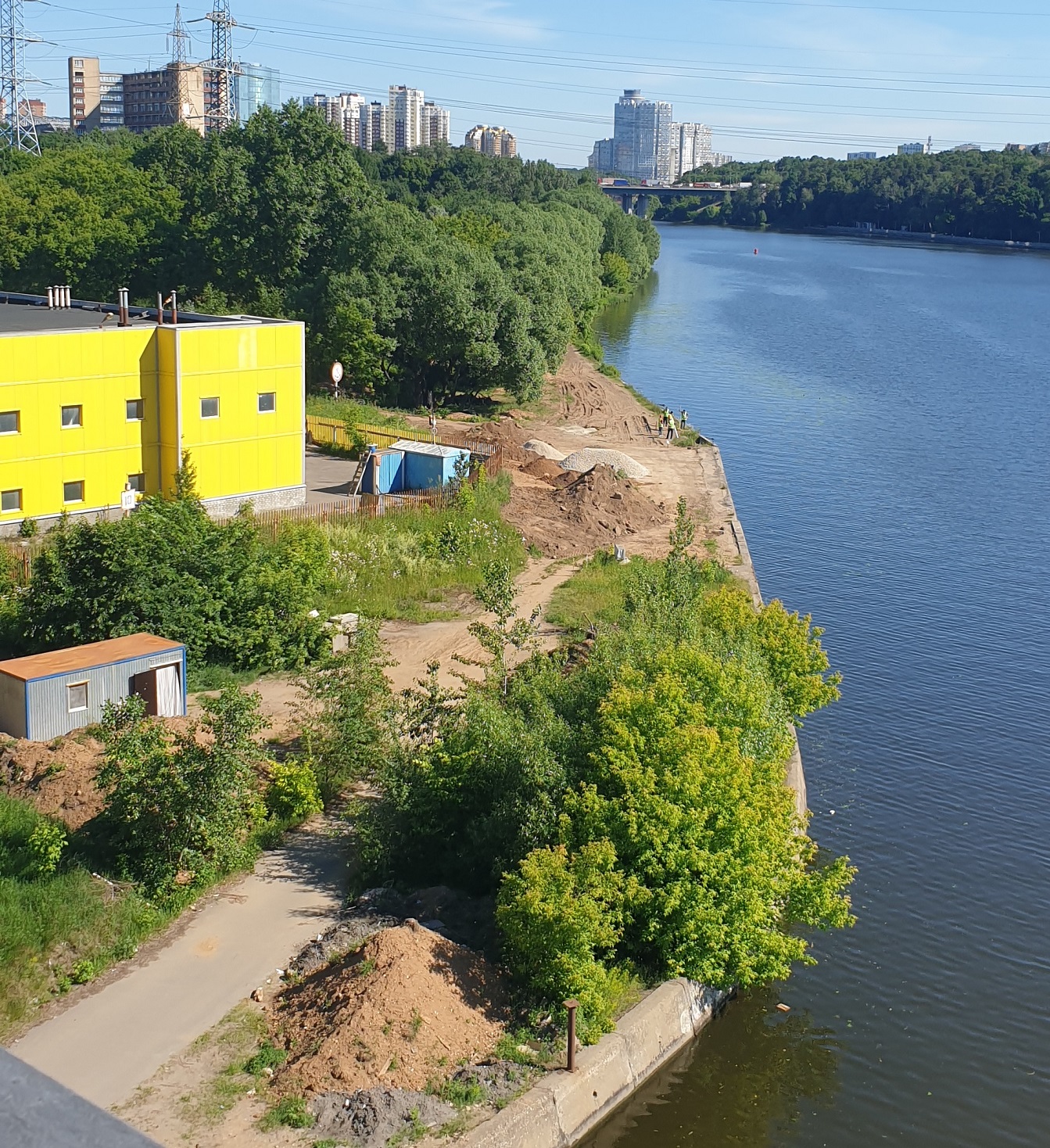 2 канал берега. Подмосковье. Берег канала. Подмосковный берег. ЖК на берегу канала им Москвы.