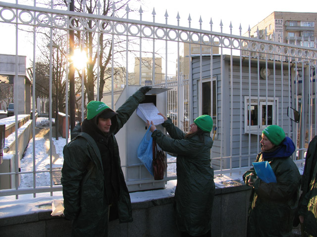 Miting27-12-2008-Fr-posolstvo2.jpg